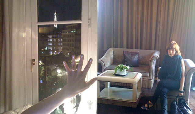 <strong>渡邉季穂｜uka</strong>　左／エッフェル塔に負けないネイルの輝き、右／ホテルフーケッツにて