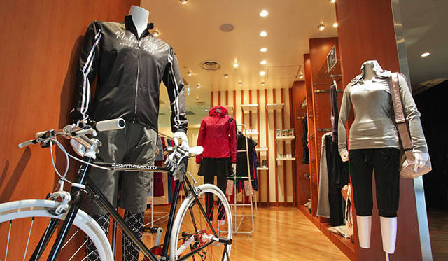 <strong>RHYTHM＆BALANCE｜リズム＆バランス</strong>　表参道Aoビル4階 『リズム＆バランス青山店』