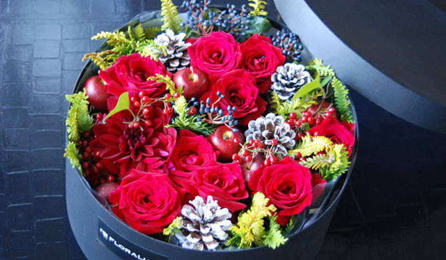 <strong>和気雅美｜FLORALUXE </strong>　生花ギフトボックス 1万5750円