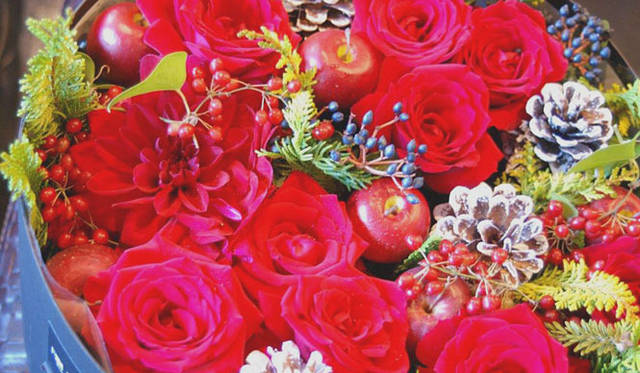 <strong>和気雅美｜FLORALUXE </strong>　生花ギフトボックス 1万5750円