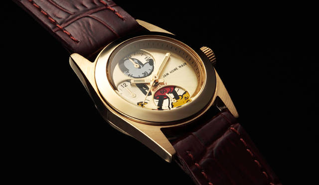 <strong>JAM HOME MADE｜ジャム ホーム メイド</strong>　インダイヤルにミッキーが見え隠れするおなじみのクロノグラフタイプ。　※インダイヤルはデザインです。クロノグラフは機能しない仕様となりますのでご注意ください。　　© Disney