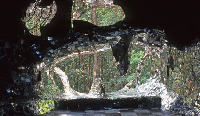 <strong>carnet de jardin</strong>｜vol.1 Le Cyclop（ル・シクロップ）の庭──地球に落ちて来た愛の宇宙船　口から森を覗いてみる。