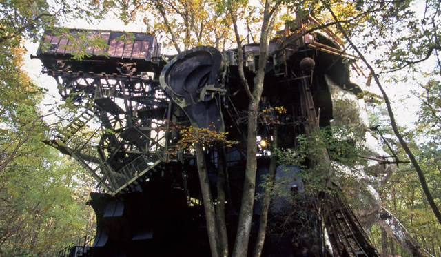 <strong>carnet de jardin</strong>｜vol.1 Le Cyclop（ル・シクロップ）の庭──地球に落ちて来た愛の宇宙船　とうとう時間だ、庭に響きゆく音とともに物体が動き出す。