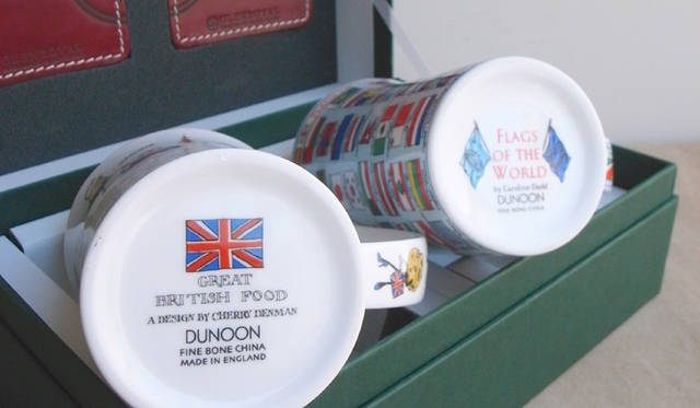 <strong>GLENROYAL＋DUNOON｜グレンロイヤル＋ダヌーン </strong>　コースターとマグカップの組み合わせは販売する店ごとに異なる。あなたのお気に入りのセットを見つけて！　カップ＆コースターセット 1万4700円