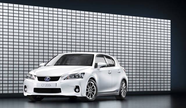 <strong>LEXUS CT200h｜レクサス CT200h</strong>