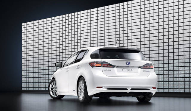 <strong>LEXUS CT200h｜レクサス CT200h</strong>