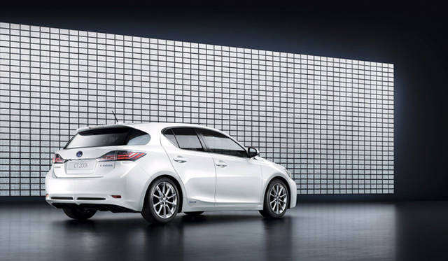 <strong>LEXUS CT200h｜レクサス CT200h</strong>