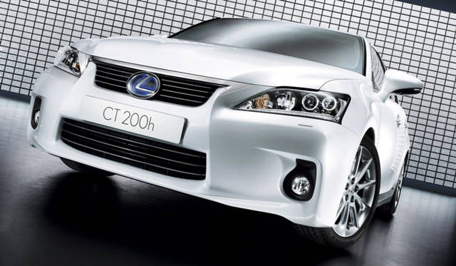 <strong>LEXUS CT200h｜レクサス CT200h</strong>