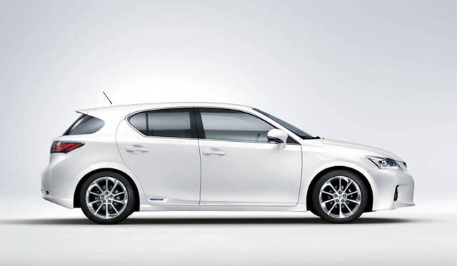 <strong>LEXUS CT200h｜レクサス CT200h</strong>