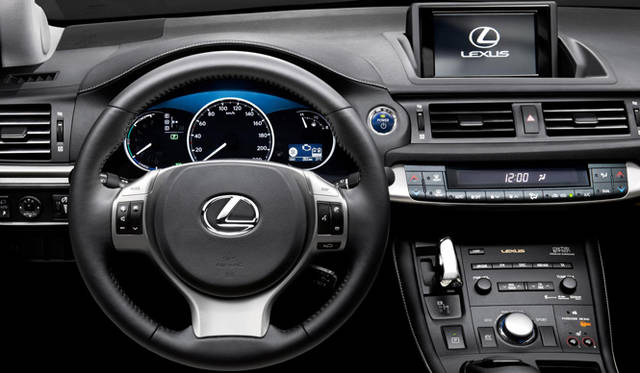 <strong>LEXUS CT200h｜レクサス CT200h</strong>