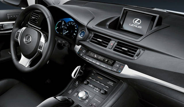 <strong>LEXUS CT200h｜レクサス CT200h</strong>