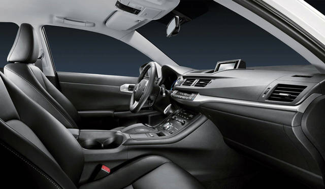 <strong>LEXUS CT200h｜レクサス CT200h</strong>