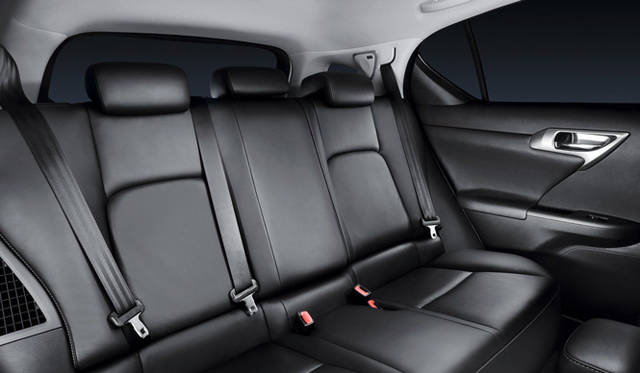 <strong>LEXUS CT200h｜レクサス CT200h</strong>