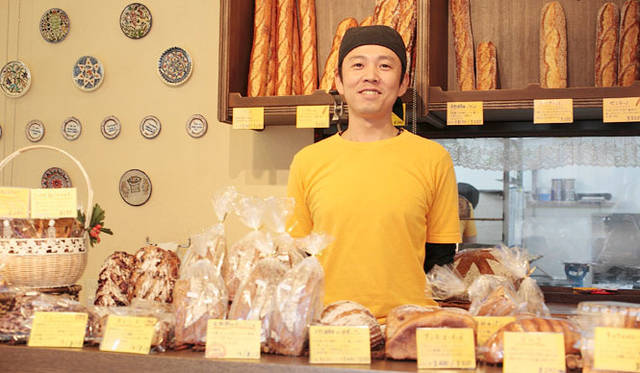 <strong>PANADERIA TIGRE｜パナデリア ティグレ</strong>　「表通りから一本入っているので、ちょっとわかりにくい場所ですが、諦めずにどうぞいらしてください」とオーナーの望月哲二シェフ。