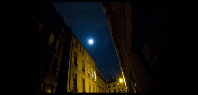 <strong>川内倫子×リコーGXR</strong> ｜「ドイツ→パリ」　満月に近い