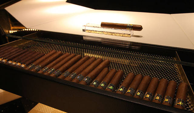 <strong>ルチアーノショー｜LucianoShow</strong>　9階のシガーセレクション