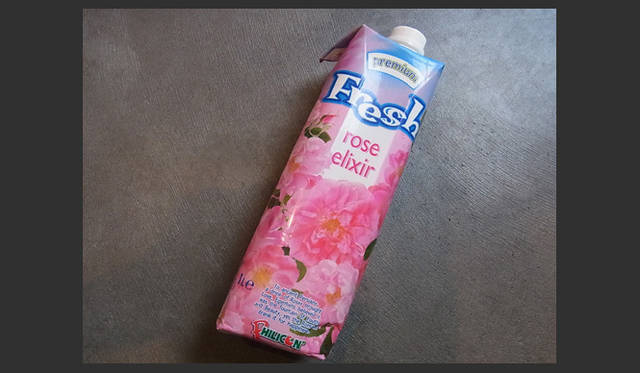 <strong>SAKURA｜第8回 ハッピーピンクアイテムいろいろ♪</strong>　友人からお土産でもらったカロリーゼロのローズウォーター。