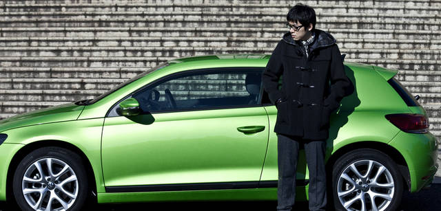 <strong>Scirocco｜シロッコ</strong>　アウター｜DUFFLE COAT 58,800円（LONDON TRADITION×CASH CA　Tel. 03-5464-6061）。