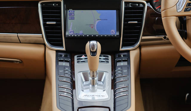 <strong>PORSCHE Panamera｜ポルシェ パナメーラ</strong>