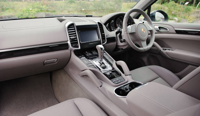 <strong>PORSCHE Cayenne｜ポルシェ カイエン</strong>