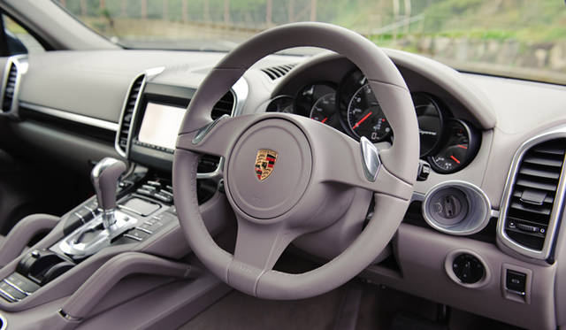 <strong>PORSCHE Cayenne｜ポルシェ カイエン</strong>
