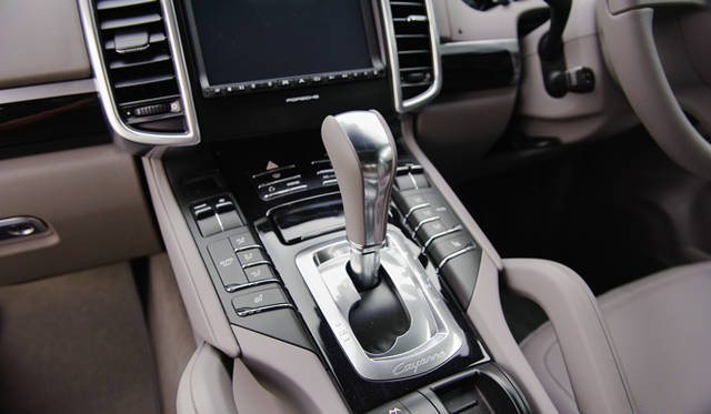 <strong>PORSCHE Cayenne｜ポルシェ カイエン</strong>