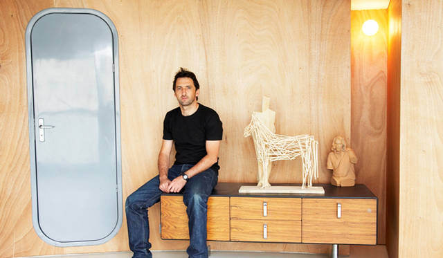 <strong>LOUIS VUITTON｜ルイ・ヴィトン</strong>　「エスパス ルイ・ヴィトン 東京」のオープニングを飾るのは、2009年ヴェルサイユ宮殿でのエキシビションが世界的な評価を受けたフランス人アーティスト、グザビエ・ヴェイヤン。©The Selby 