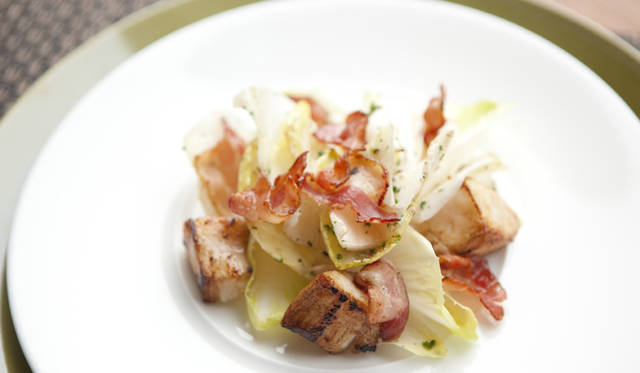 <strong>Club Med Sahoro, Hokkaido</strong>｜クラブメッド北海道（サホロ）がリニューアルオープン！　あたらしくオープンしたレストラン『Mina Mina（ミナ ミナ）』では、東京 神宮前でフレンチレストラン『Le Gaulois（ル ゴロワ）』を営む大塚健一シェフの監修によるプレミアムメニューが愉しめる。