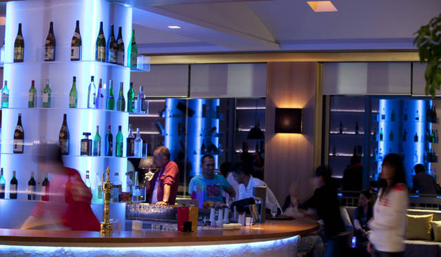 <strong>Club Med Sahoro, Hokkaido</strong>｜クラブメッド北海道（サホロ）がリニューアルオープン！　おいしい料理にアクティビティに、充実の一日の終わりを飾るのはスタイリッシュなバー空間でのひととき。