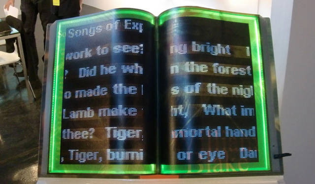 <strong>マシュー的、「Art Basel Miami 2010」レポート</strong>　LEDを用いたアート作品。