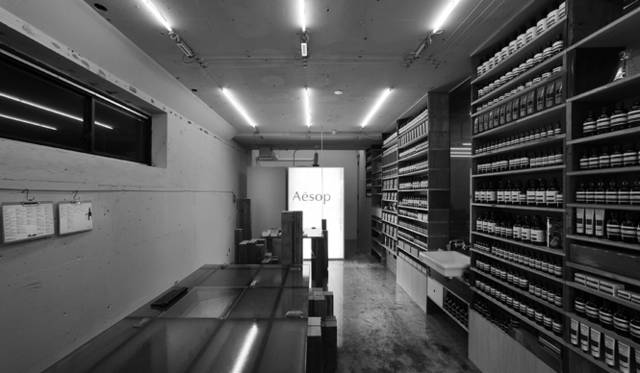 <strong>Aesop｜イソップ</strong>　日本初の路面直営店 『イソップ 青山店』