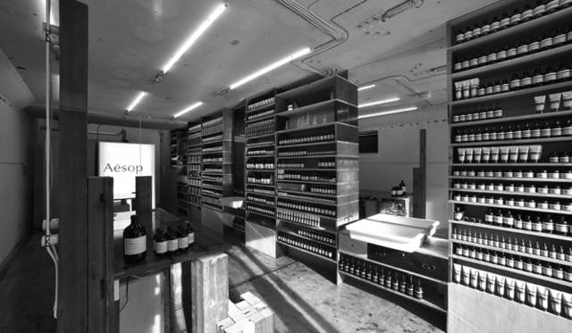 <strong>Aesop｜イソップ</strong>　日本初の路面直営店 『イソップ 青山店』