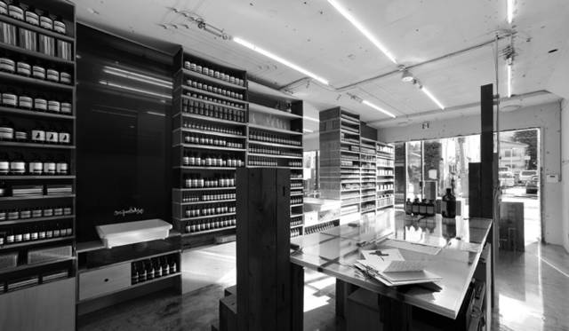 <strong>Aesop｜イソップ</strong>　日本初の路面直営店 『イソップ 青山店』