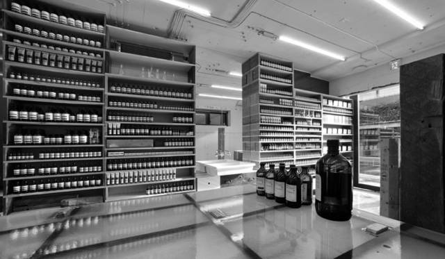 <strong>Aesop｜イソップ</strong>　日本初の路面直営店 『イソップ 青山店』