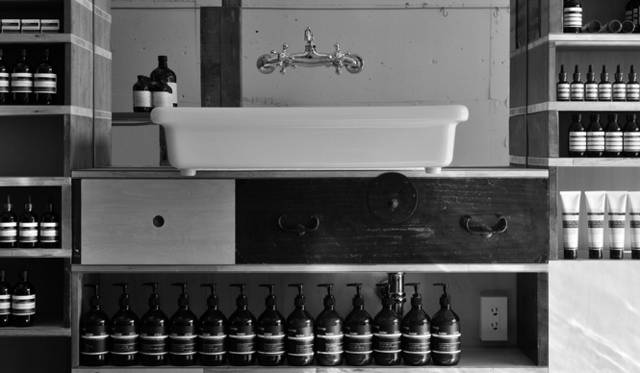 <strong>Aesop｜イソップ</strong>　日本初の路面直営店 『イソップ 青山店』