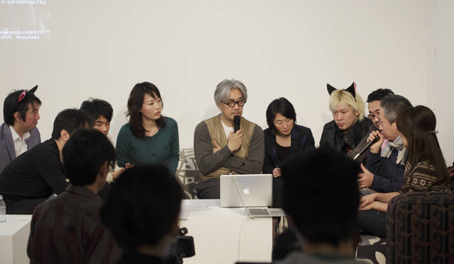 <strong>skmtSocial project｜サカモト・ソーシャル・プロジェクト</strong> 　「skmtSocial Meeting」。坂本龍一さん中心にソーシャルと音楽についての楽しいミーティング。ソーシャルの仲間が集まった。