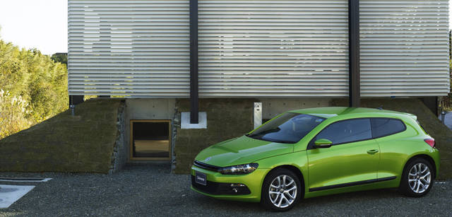 <strong>Scirocco｜シロッコ</strong>　 最新作の「浜松の家」は、半地下と半2階で構成。