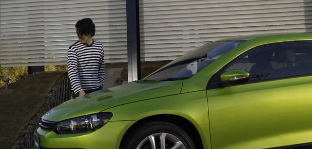 <strong>Scirocco｜シロッコ</strong> 　谷尻氏も、シロッコのしなやかなボディラインに注目。