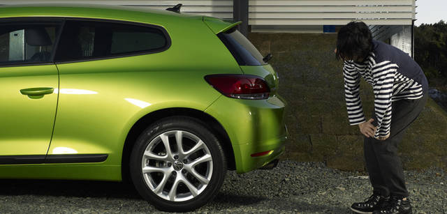 <strong>Scirocco｜シロッコ</strong>　 谷尻氏も、シロッコのしなやかなボディラインに注目。