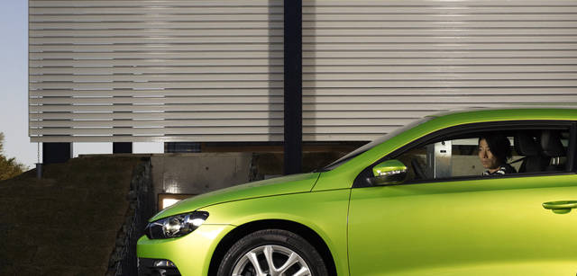 <strong>Scirocco｜シロッコ</strong>　 谷尻氏も、シロッコのしなやかなボディラインに注目。