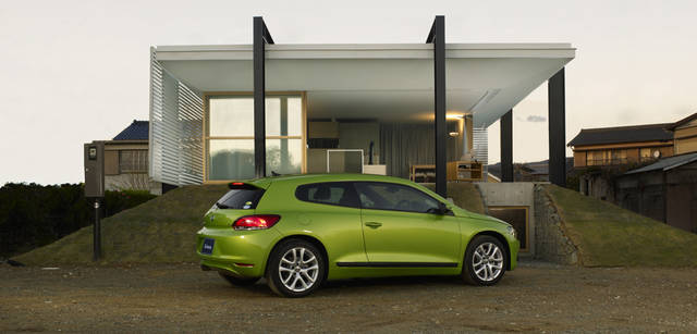 <strong>Scirocco｜シロッコ</strong> 　最新作のコンセプトは「つながり」。庭から半2階へも、なだらかなにつながっている。