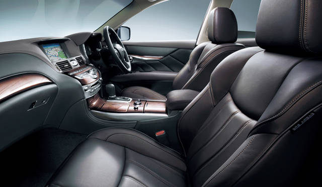 <strong>NISSAN FUGA Hybrid｜日産 フーガ ハイブリッド</strong>