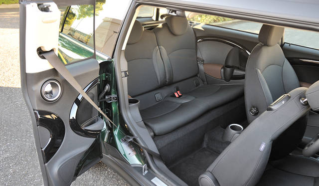 <strong>MINI COOPER CLUBMAN</strong>