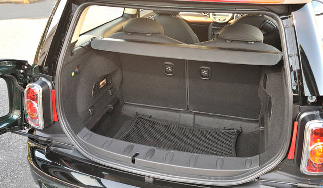 <strong>MINI COOPER CLUBMAN</strong>