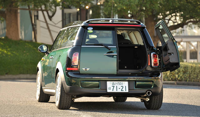 <strong>MINI COOPER CLUBMAN</strong>