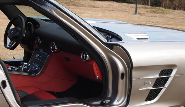 <strong>Mercedes-Benz SLS AMG｜メルセデス・ベンツ SLS AMG </strong>