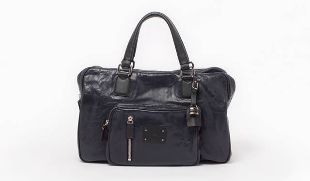 <strong>Chloé｜クロエ</strong>　バレンタイン期間限定メンズコレクション登場　「MR. PADDINGTON」バッグ（ネイビー）　16万2750円