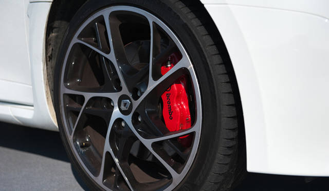 <strong>RENAULT MEGANE RENAULT SPORT｜ルノー メガーヌ ルノー スポール</strong>　Brembos製レッドキャリパー