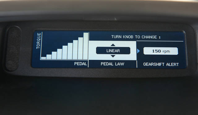 <strong>RENAULT MEGANE RENAULT SPORT｜ルノー メガーヌ ルノー スポール</strong>　路面状況や、走行モード確認することができる「R.S.モニター」