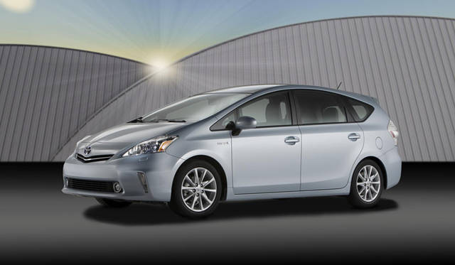<strong>TOYOTA Prius v｜トヨタ プリウスv</strong>